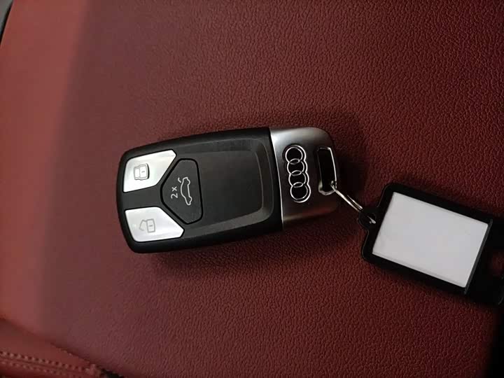 Фото 9 - Audi Q5L