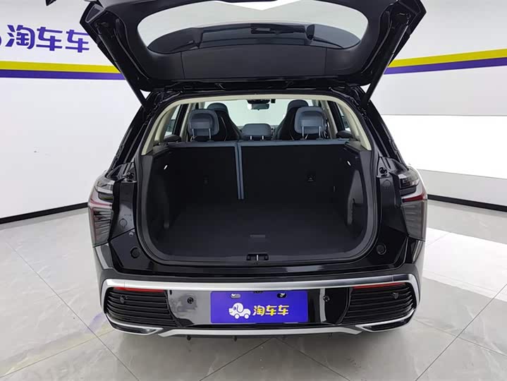 Фото 4 - Hongqi HS3 Hybrid