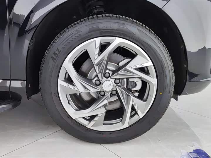 Фото 6 - Hongqi HS3 Hybrid