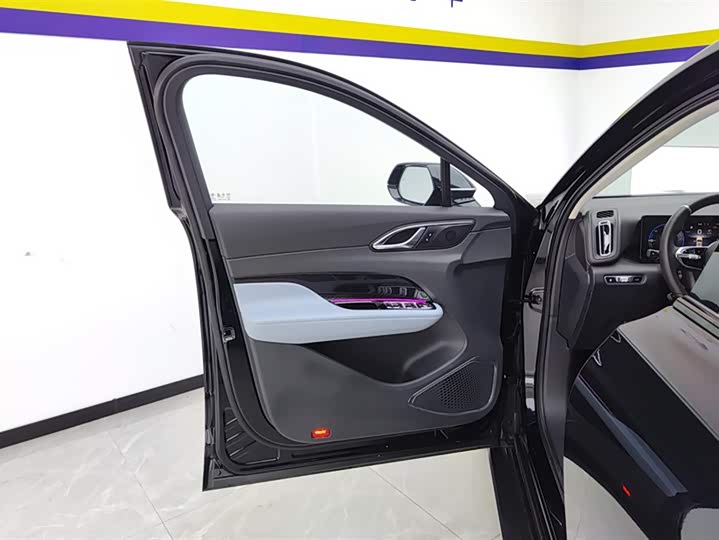 Фото 7 - Hongqi HS3 Hybrid