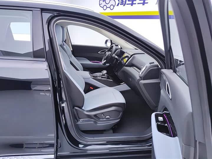 Фото 8 - Hongqi HS3 Hybrid