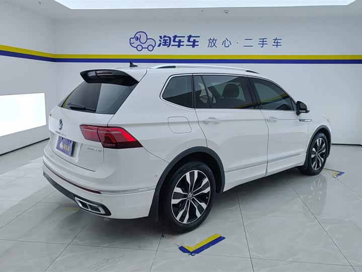 Фото 3 - Volkswagen Tiguan L Pro
