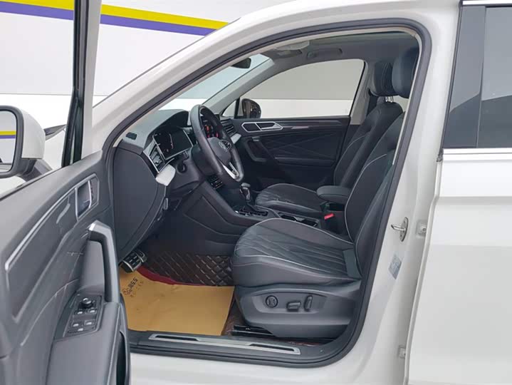 Фото 9 - Volkswagen Tiguan L Pro