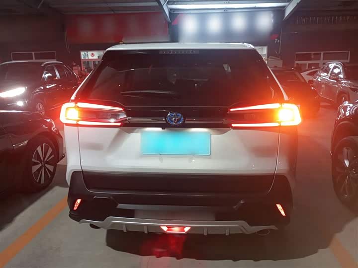 Фото 6 - Toyota Wildlander