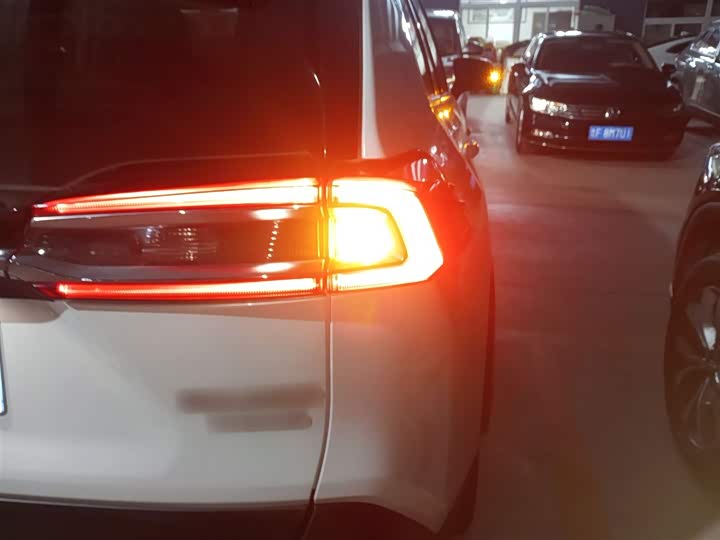 Фото 8 - Toyota Wildlander