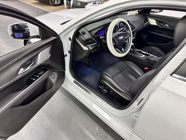 Фото 8 - Cadillac CT4