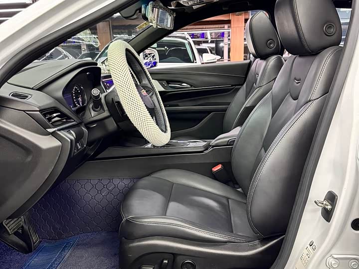 Фото 9 - Cadillac CT4