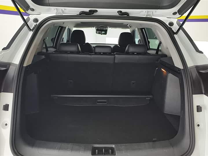 Фото 4 - Geely Atlas