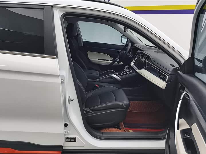 Фото 8 - Geely Atlas