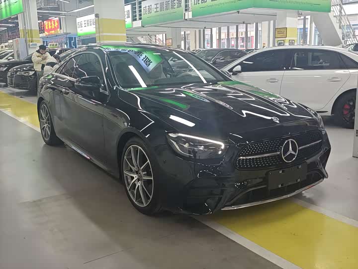 Фото 3 - Mercedes-Benz E-Class