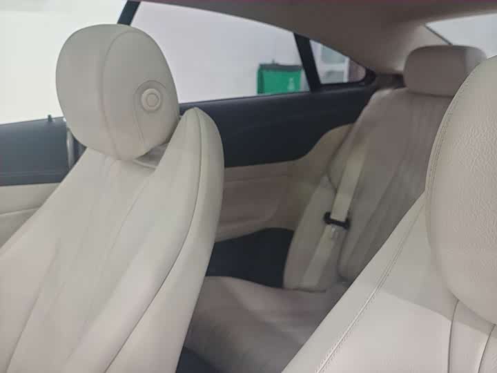 Фото 7 - Mercedes-Benz E-Class