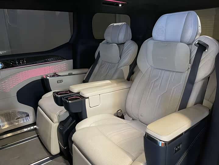 Фото 3 - Zeekr 009