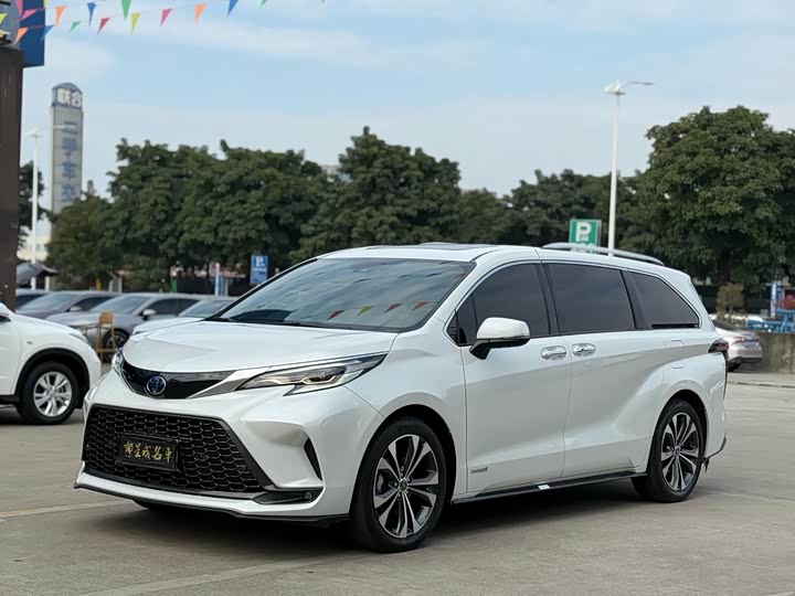 Фото 1 - Toyota Granvia