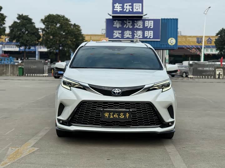 Фото 2 - Toyota Granvia