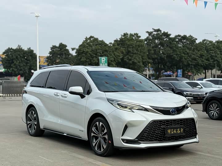 Фото 3 - Toyota Granvia