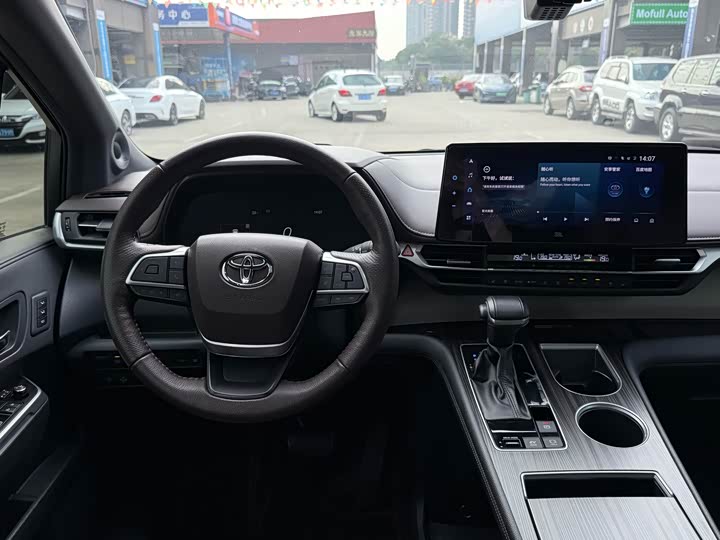 Фото 4 - Toyota Granvia