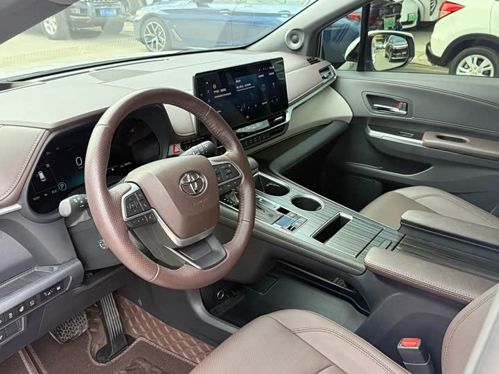 Фото 5 - Toyota Granvia