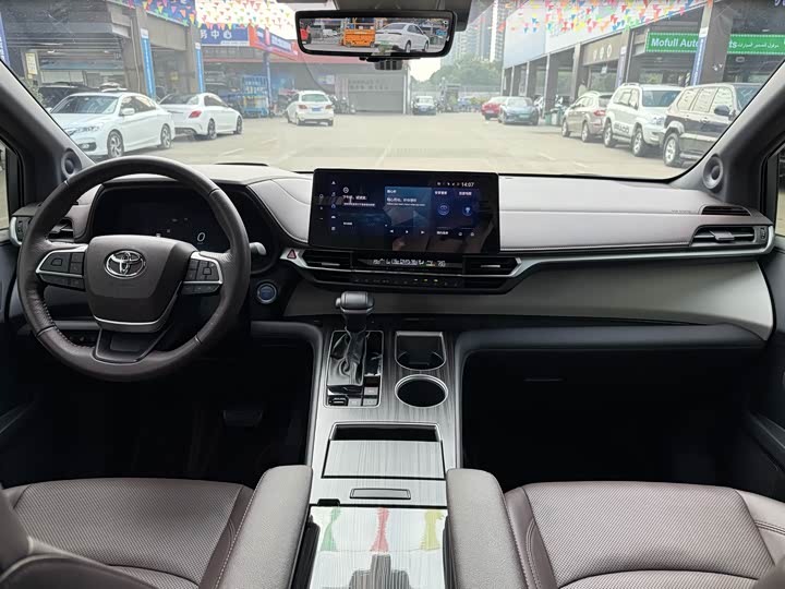 Фото 6 - Toyota Granvia