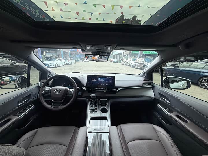 Фото 7 - Toyota Granvia