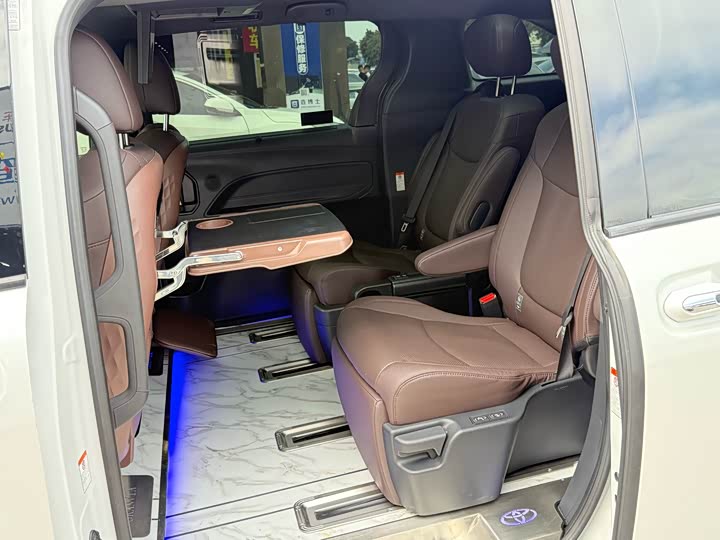 Фото 9 - Toyota Granvia