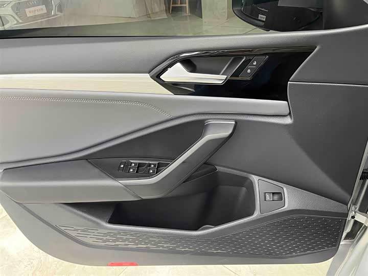 Фото 8 - Volkswagen Sagitar L