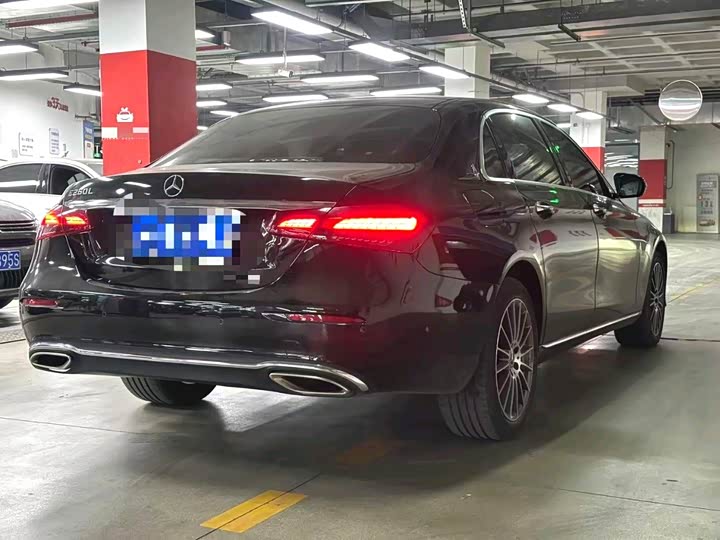 Фото 2 - Mercedes-Benz E-Class