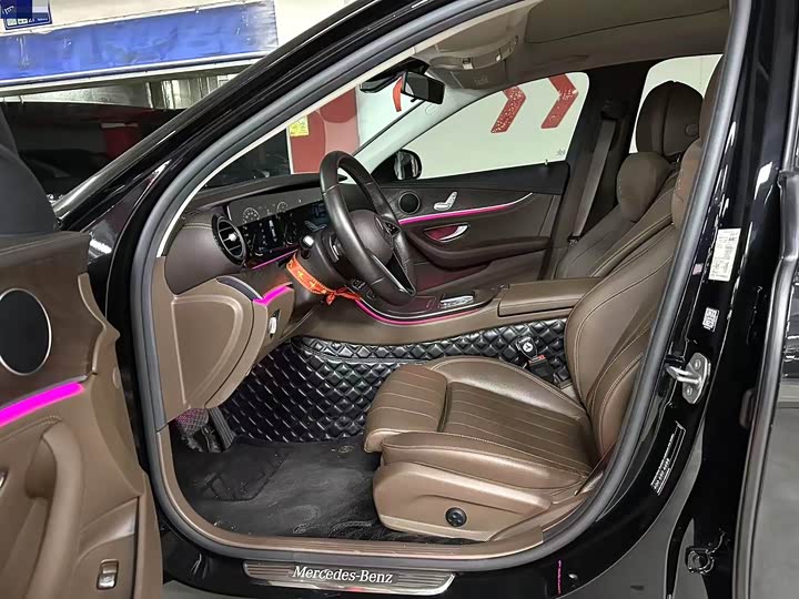 Фото 3 - Mercedes-Benz E-Class