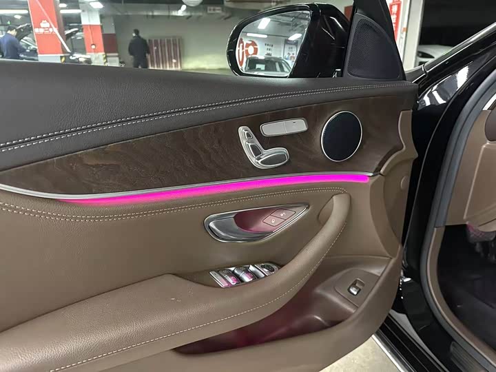 Фото 5 - Mercedes-Benz E-Class