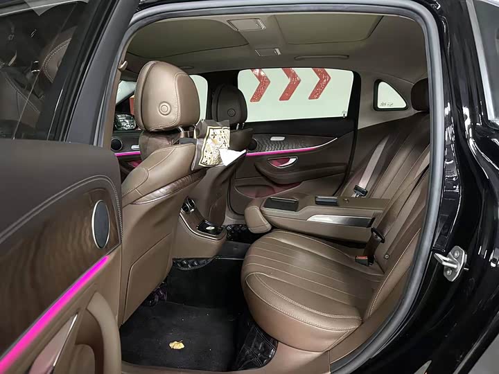 Фото 6 - Mercedes-Benz E-Class