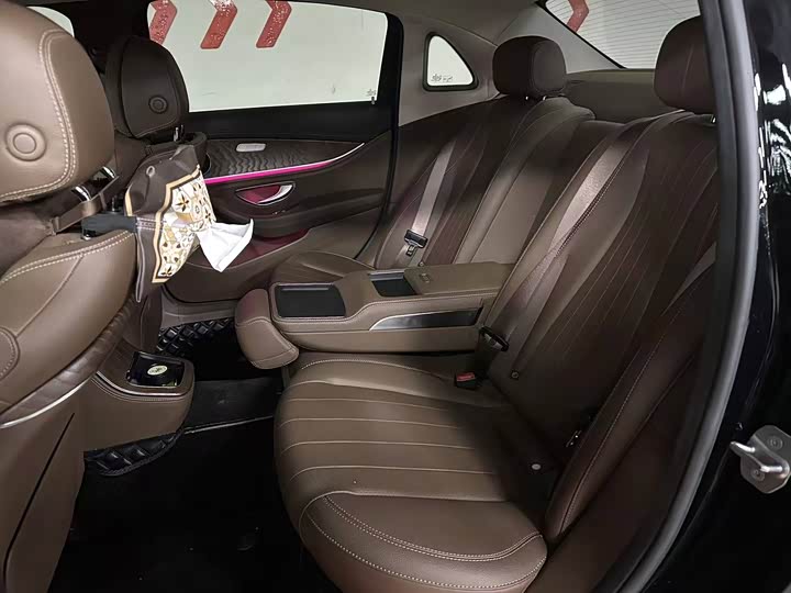 Фото 7 - Mercedes-Benz E-Class