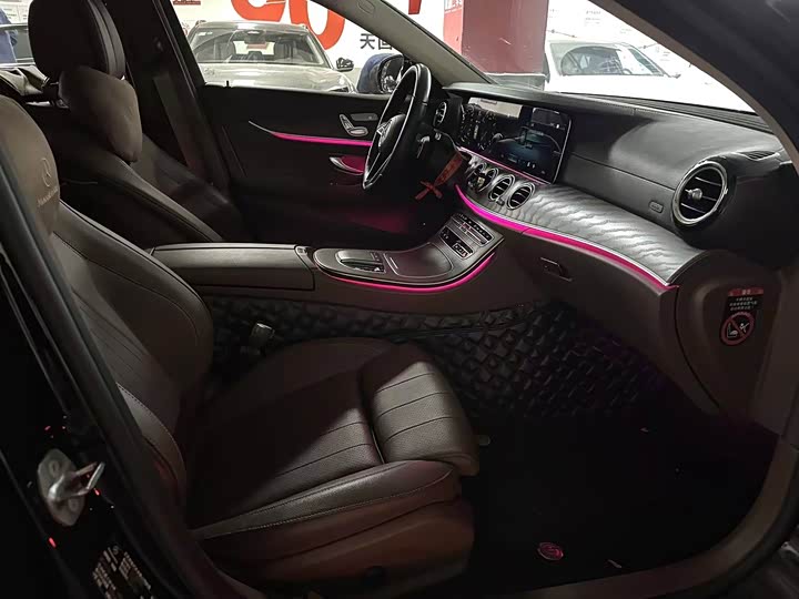 Фото 8 - Mercedes-Benz E-Class