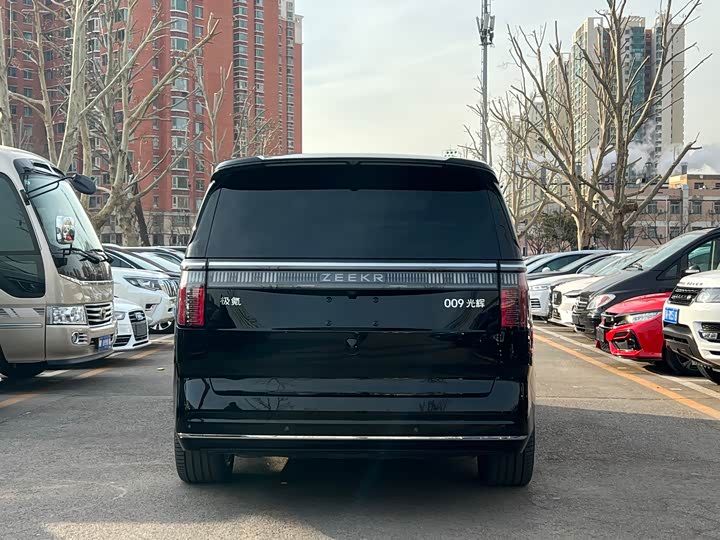 Фото 6 - Zeekr 009