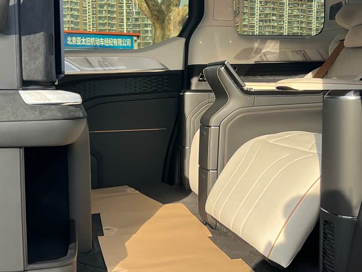 Фото 8 - Zeekr 009