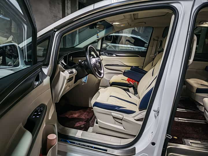 Фото 3 - Buick GL8 ES