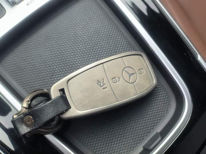 Фото 9 - Mercedes-Benz GLB-Class