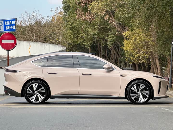 Фото 2 - Nio ET5