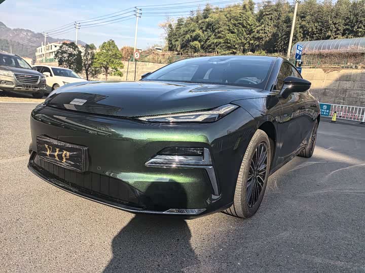 Фото 1 - Geely Galaxy Starshine 8 EM-i