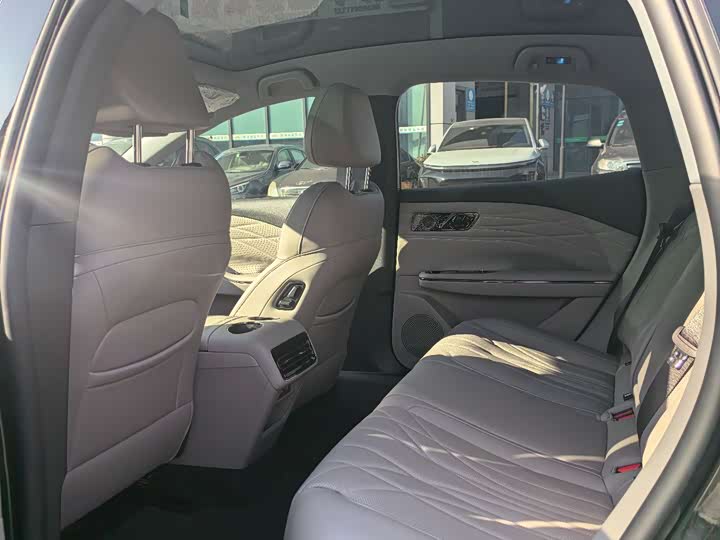 Фото 7 - Geely Galaxy Starshine 8 EM-i