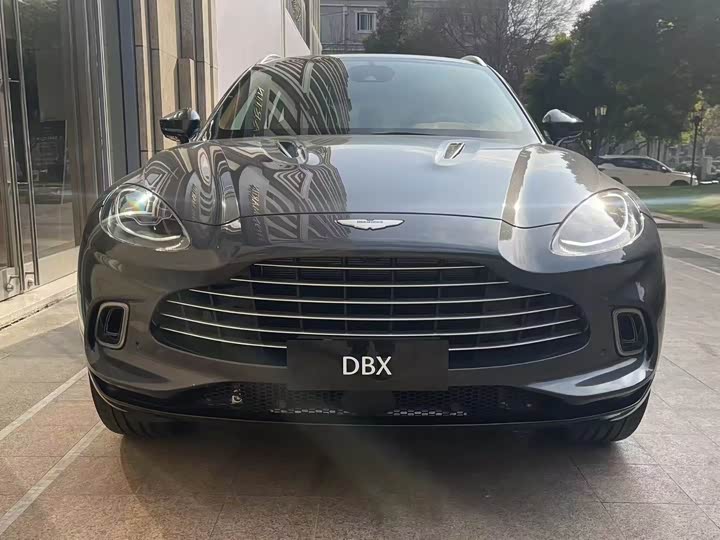 Фото 2 - Aston Martin DBX
