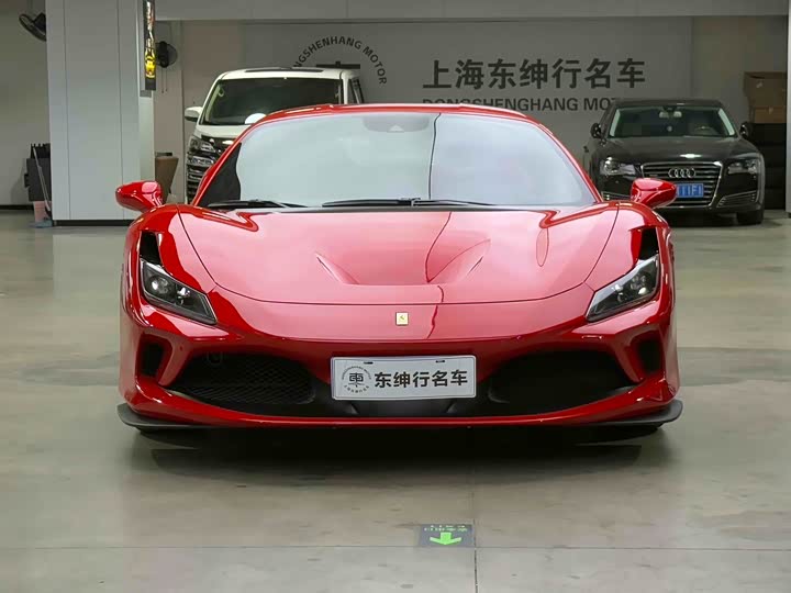 Фото 2 - Ferrari F8