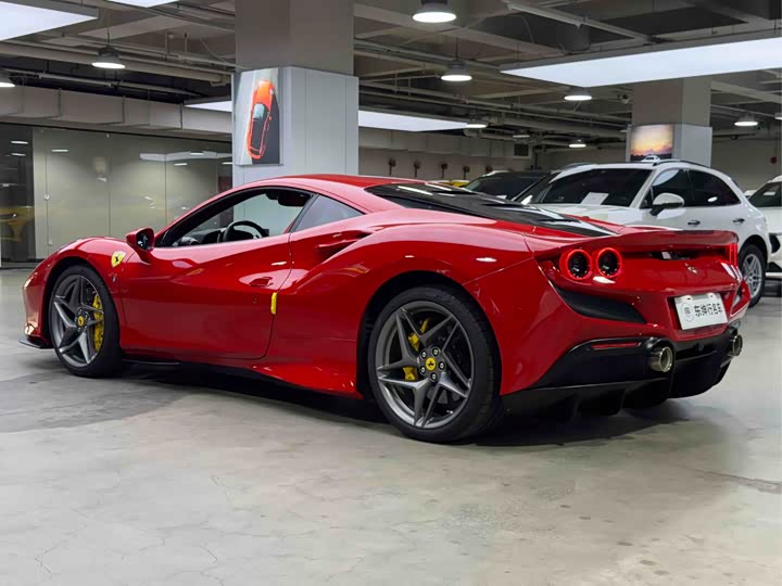Фото 4 - Ferrari F8