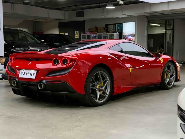 Фото 5 - Ferrari F8