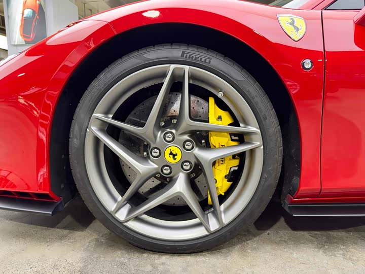 Фото 6 - Ferrari F8