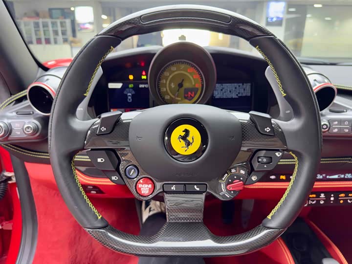 Фото 8 - Ferrari F8