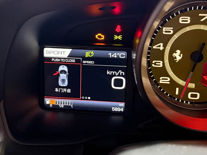 Фото 9 - Ferrari F8