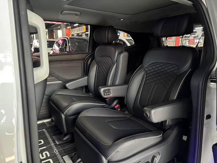 Фото 7 - Hyundai Custo