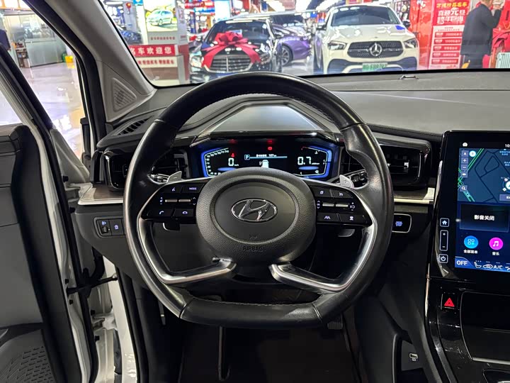 Фото 9 - Hyundai Custo