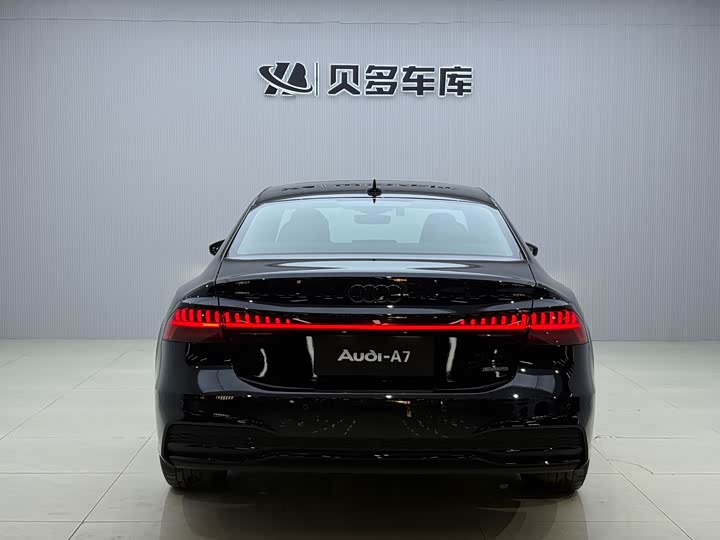 Фото 4 - Audi A7L