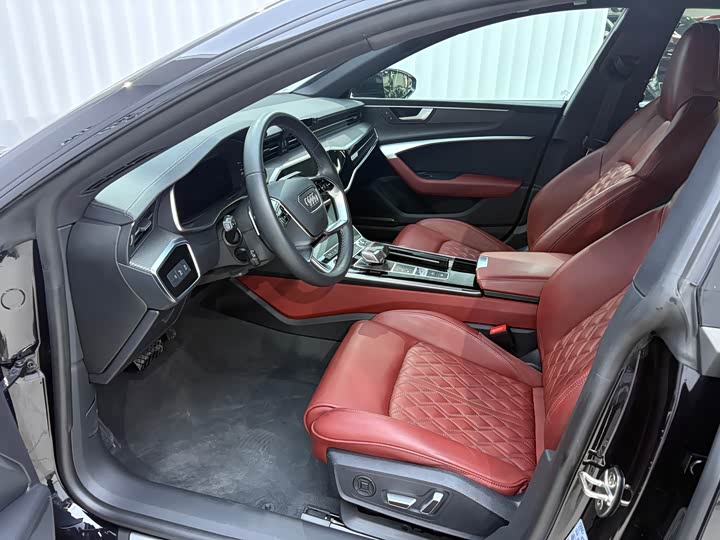 Фото 9 - Audi A7L