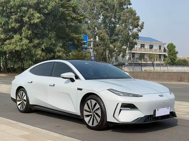 Фото 2 - Geely Galaxy E8